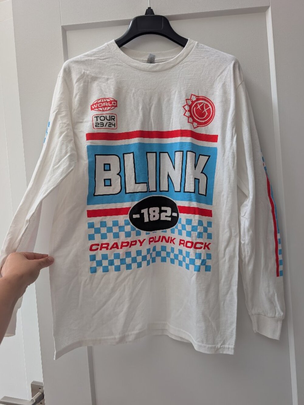 Blink-182 Official World Tour 2023/2024 Medium Long Sleeve Tee